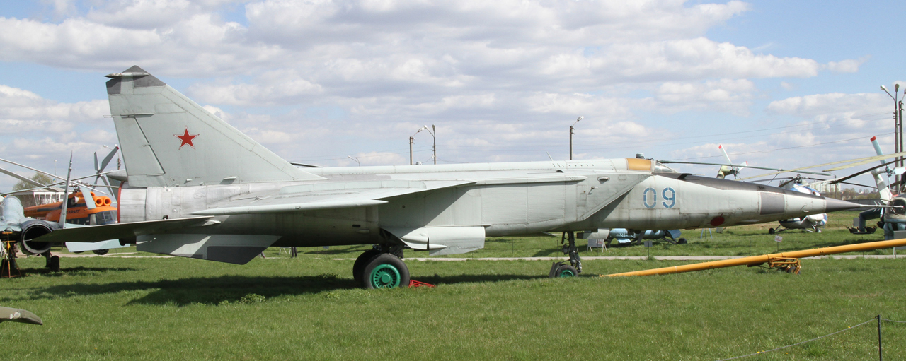 Mikoyan-Gurevich MiG-25RBT Foxbat-B - Jet & Rocket Engined Aircraft ...