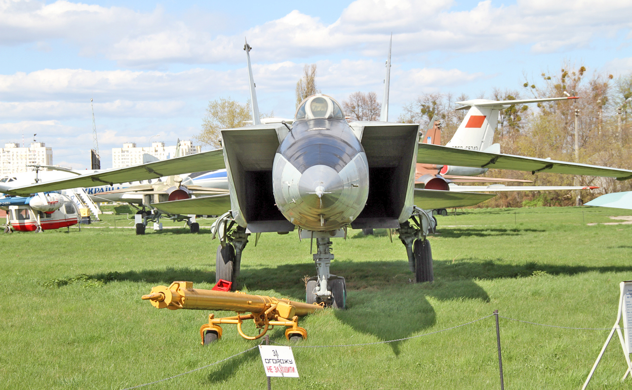 Mikoyan-Gurevich MiG-25RBT Foxbat-B - Jet & Rocket Engined Aircraft ...