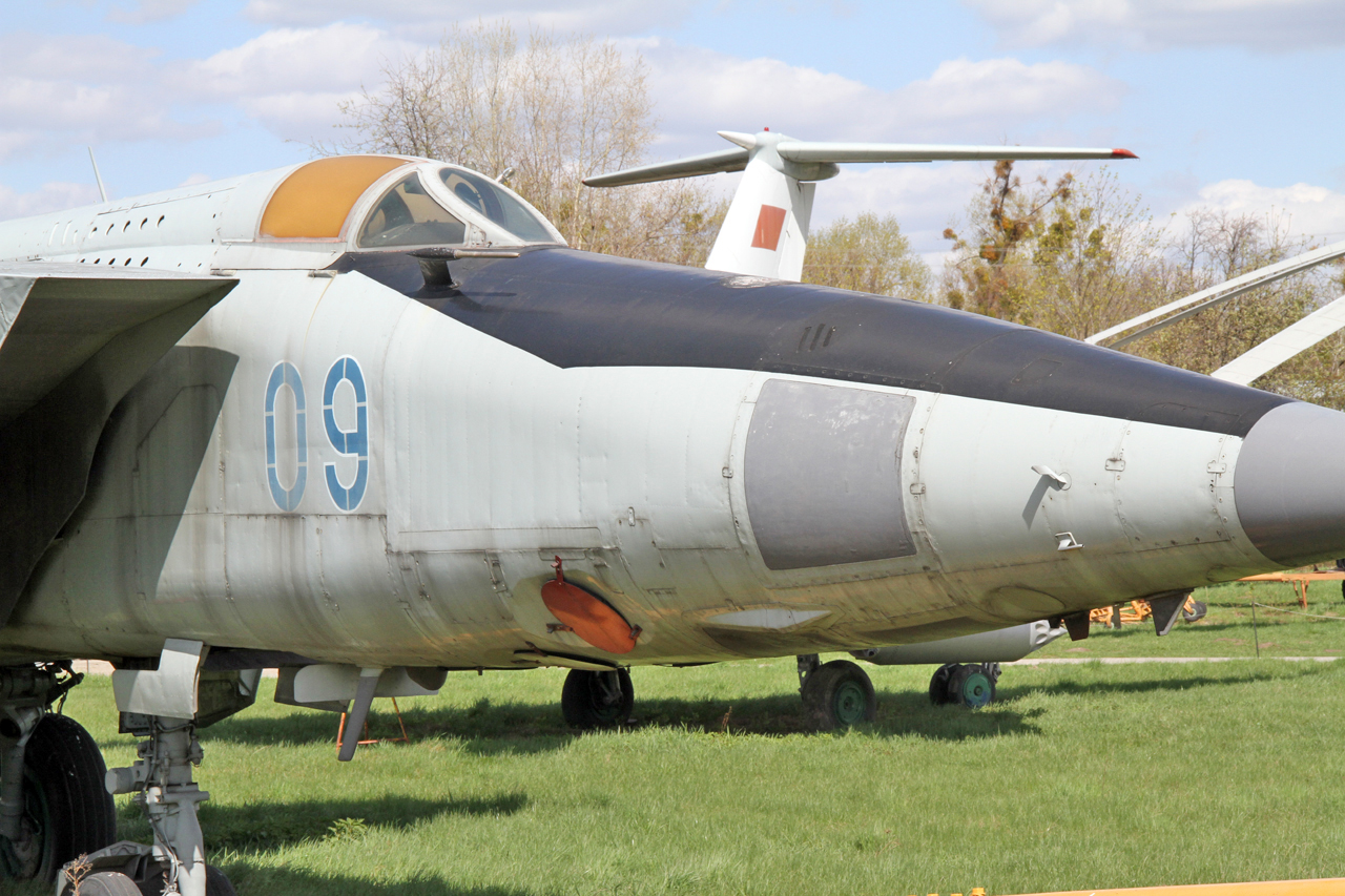 Mikoyan-Gurevich MiG-25RBT Foxbat-B - Jet & Rocket Engined Aircraft ...