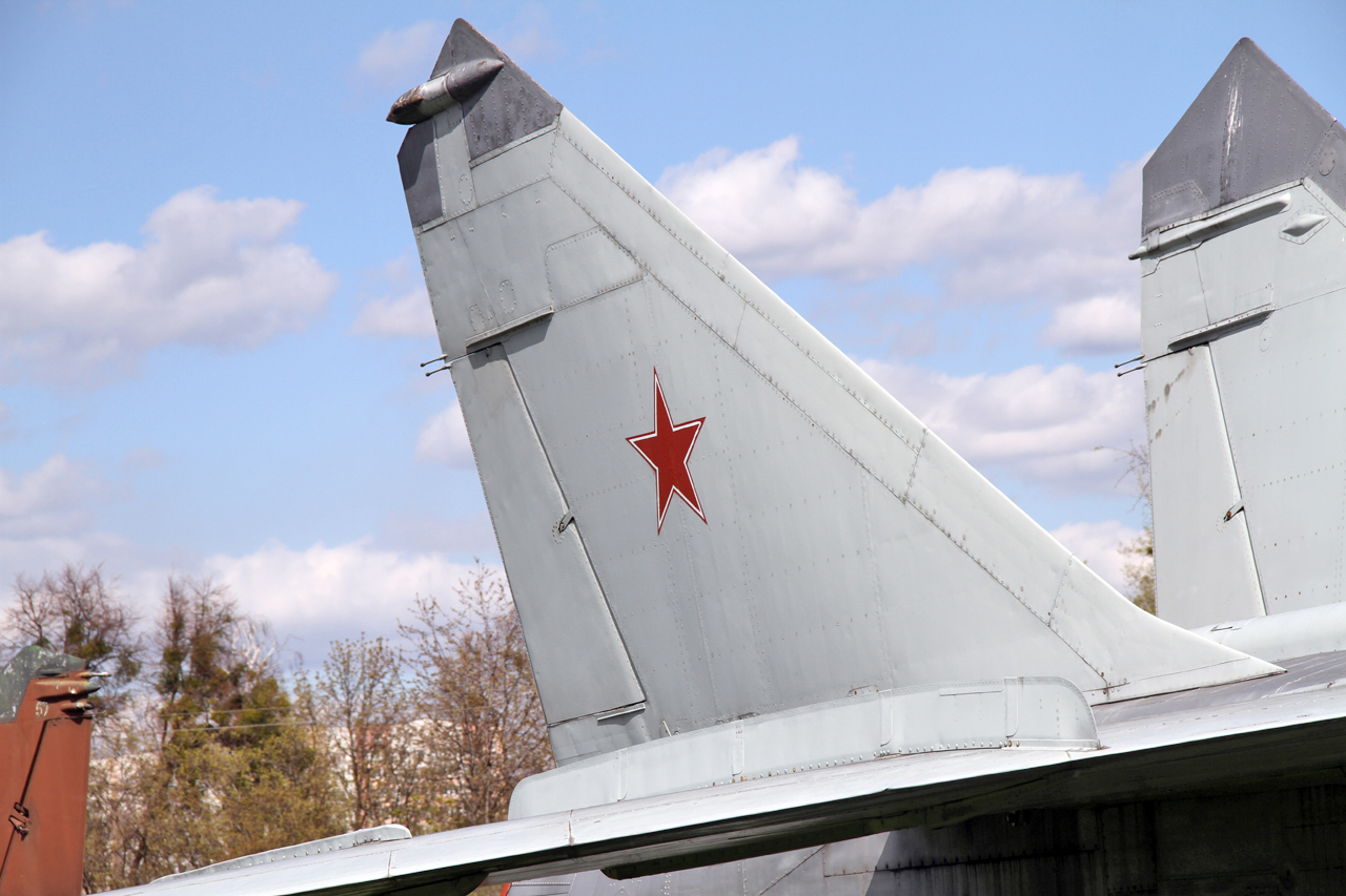 Mikoyan-Gurevich MiG-25RBT Foxbat-B - Jet & Rocket Engined Aircraft ...