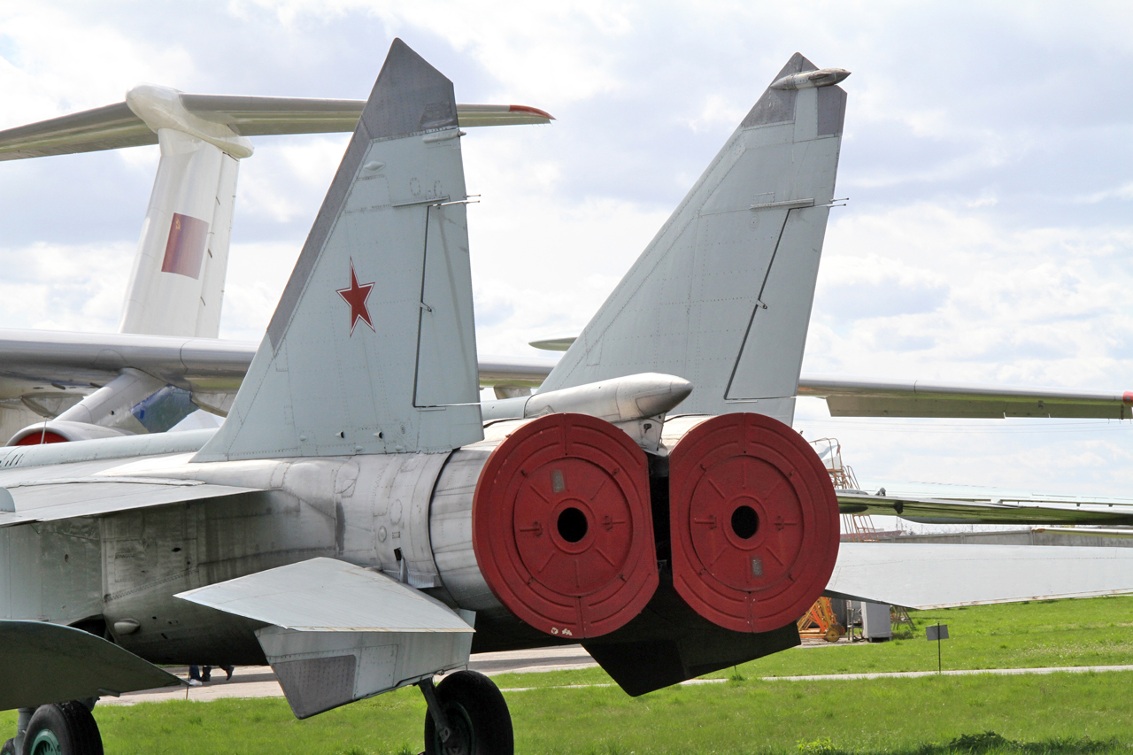 Mikoyan-Gurevich MiG-25RBT Foxbat-B - Jet & Rocket Engined Aircraft ...