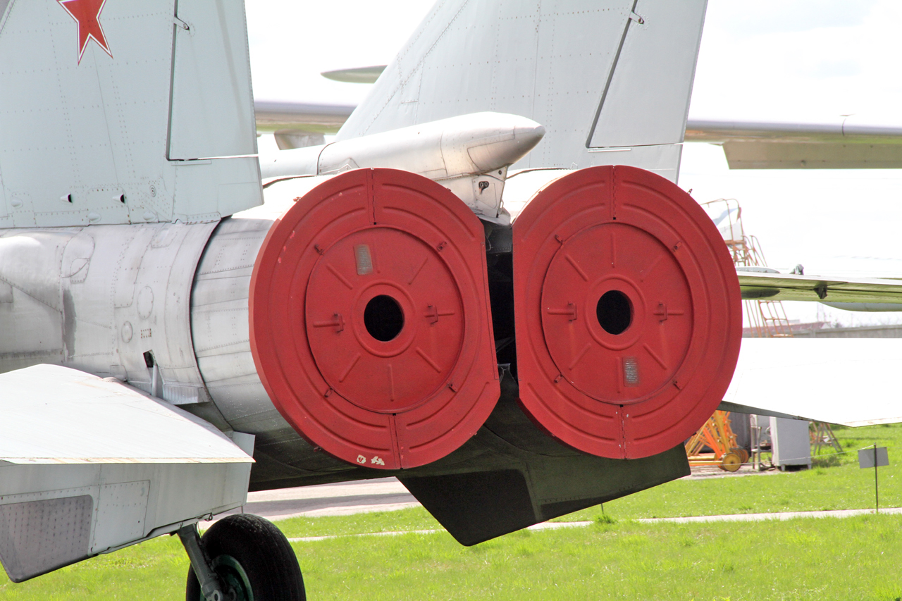 Mikoyan-Gurevich MiG-25RBT Foxbat-B - Jet & Rocket Engined Aircraft ...