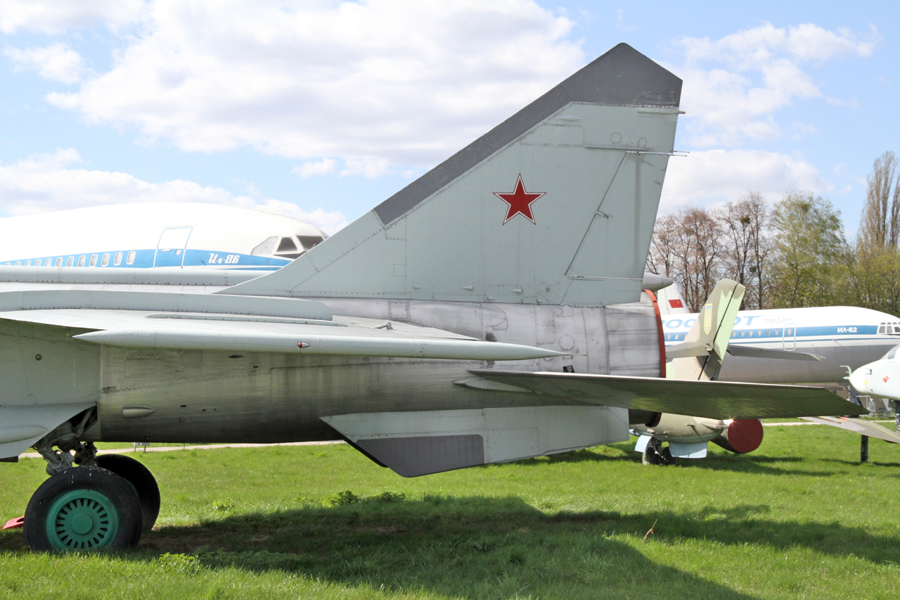 Mikoyan-Gurevich MiG-25RBT Foxbat-B - Jet & Rocket Engined Aircraft ...