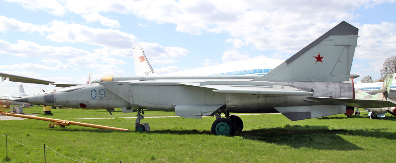 Mikoyan-Gurevich MiG-25RBT Foxbat-B - Jet & Rocket Engined Aircraft ...