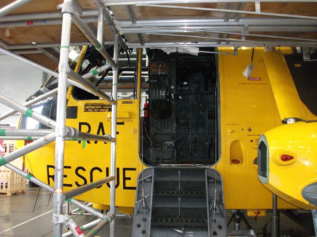 http://www.britmodeller.com/walkarounds/helos/westland%20seaking/Sea%20King%20Detail/sk%2003.jpg