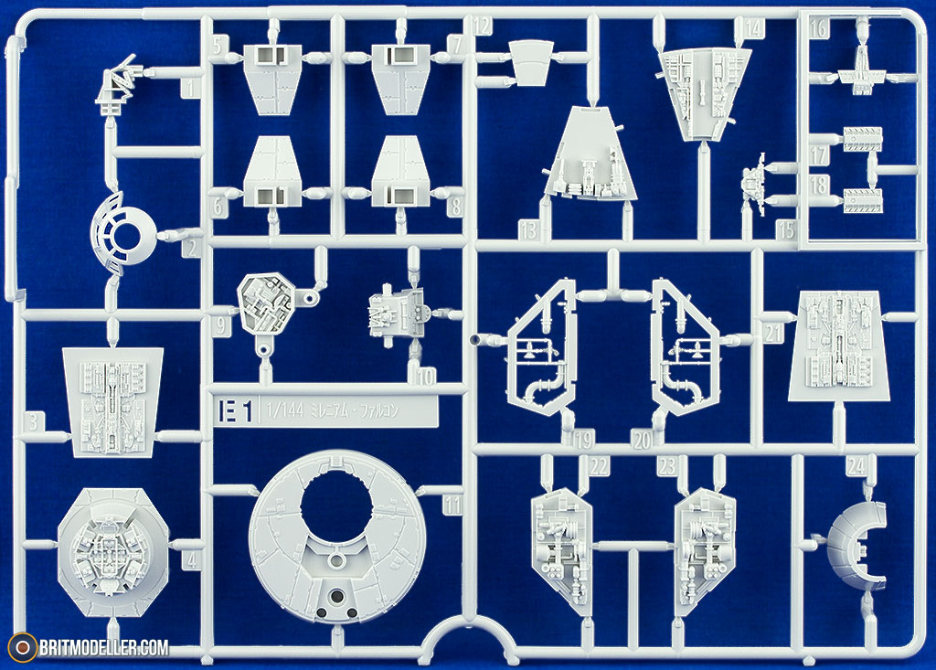 Millennium Falcon (01211) 1:144 - Sci-fi & Real Space Reviews