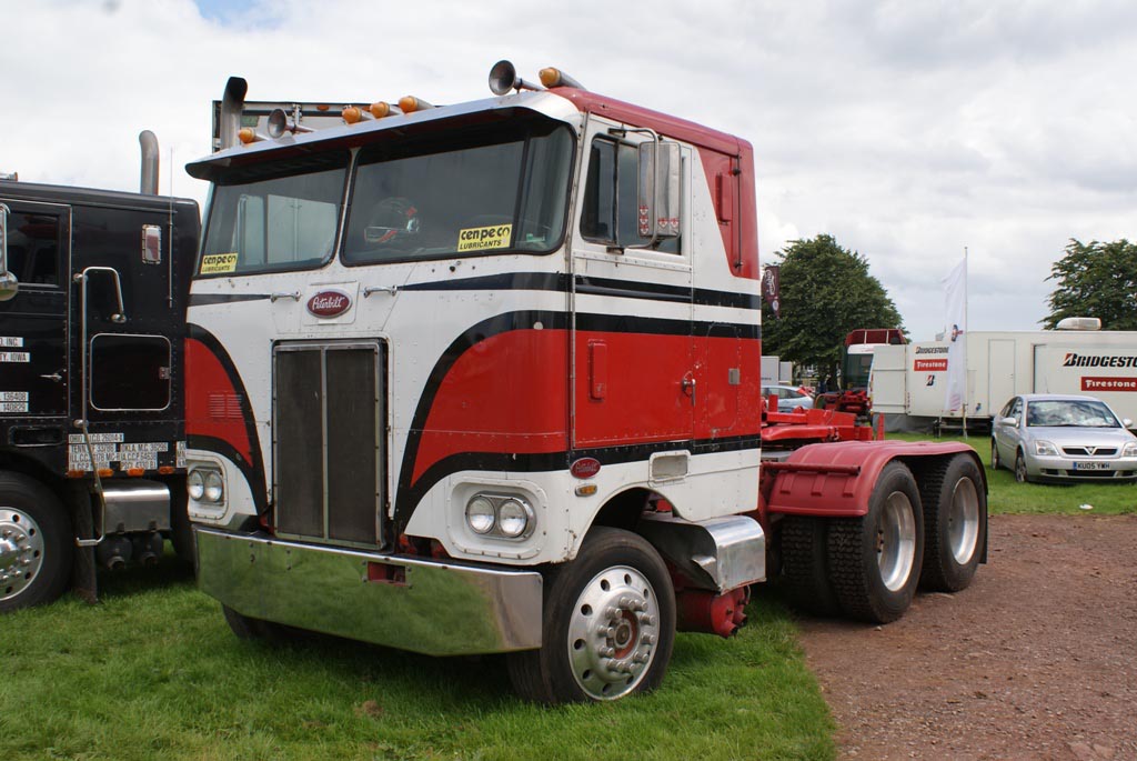 Peterbilt Cab Over American Tractor Unit - Vehicle Walkarounds ...