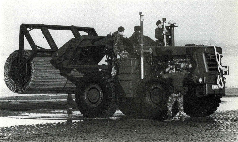 Michigan 175 DS forklift tractor, Falklands conflict 1982 - dimensions ...