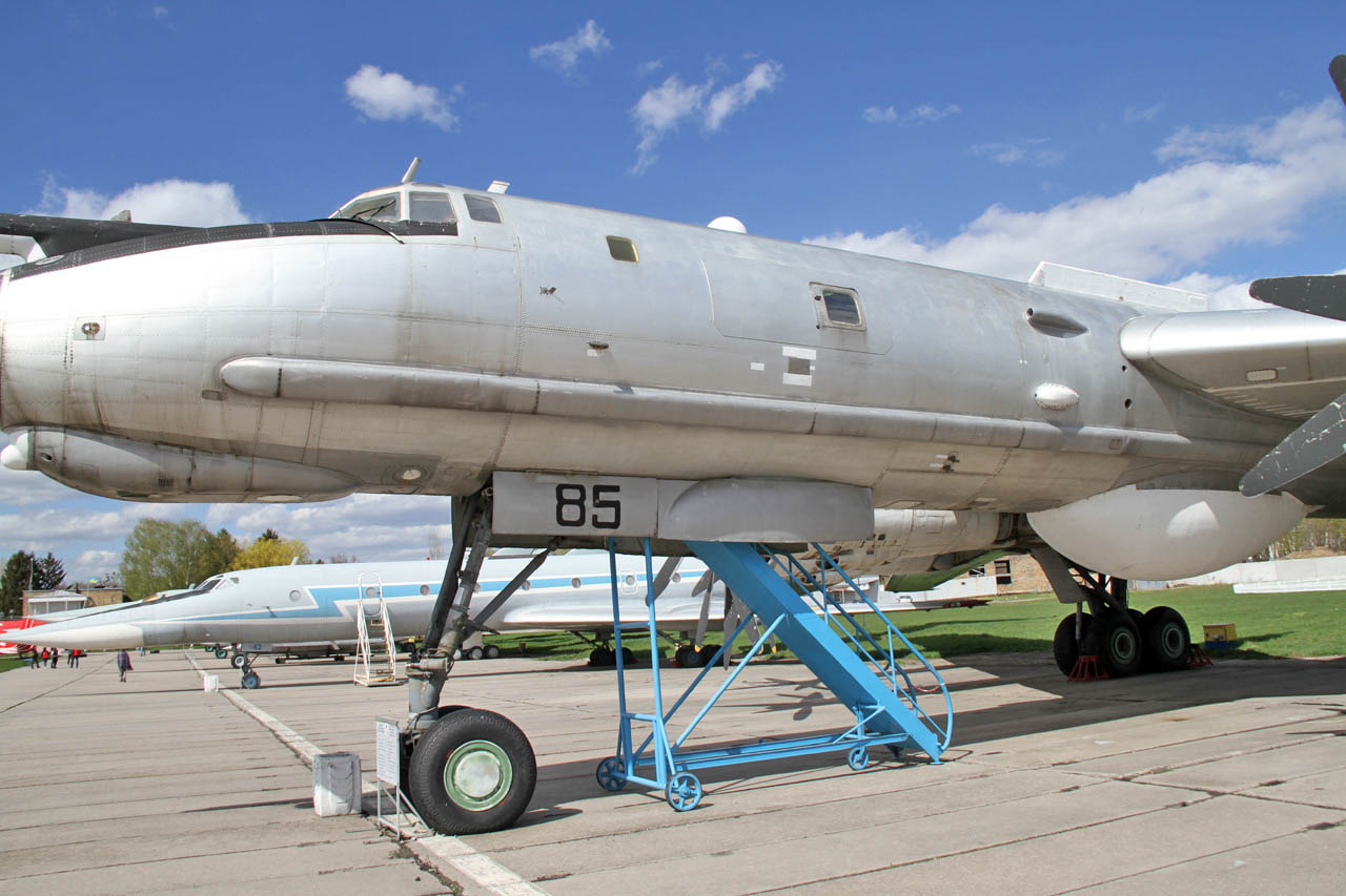 Tupolev Tu-142 Bear F - Propeller engined Aircraft - Britmodeller.com