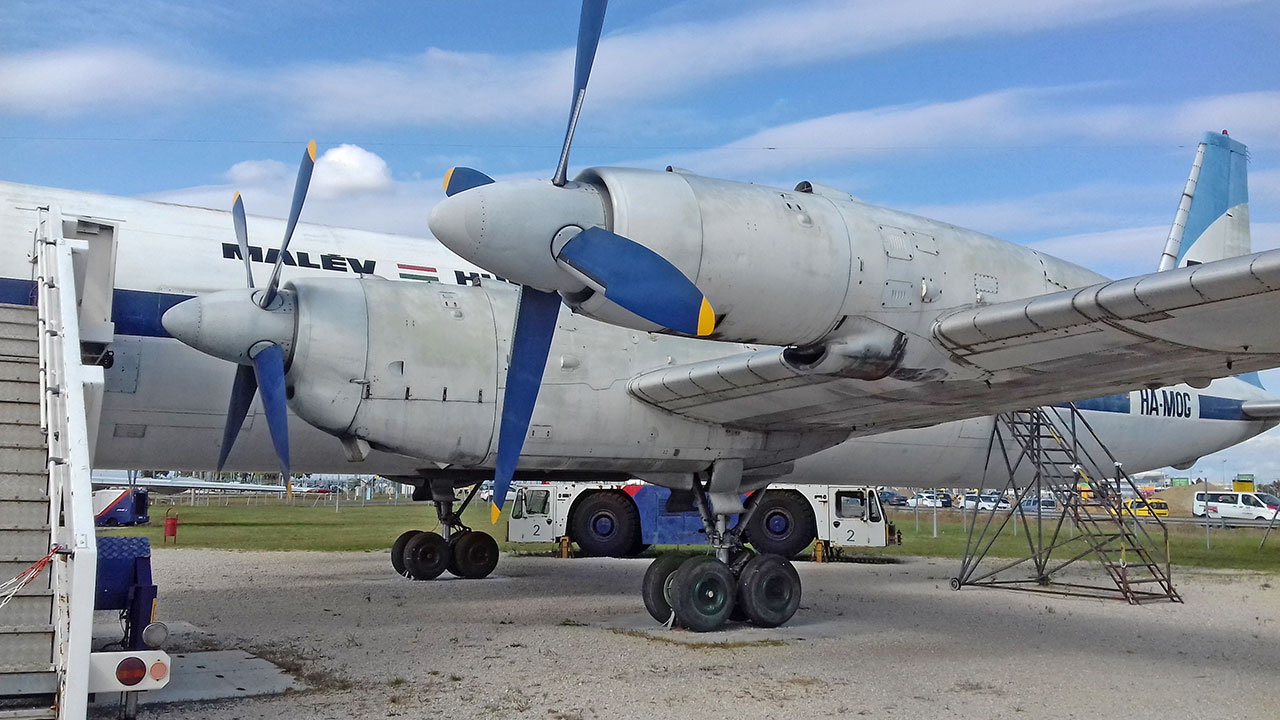 Ilyushin IL-18 Coot - Propeller engined Aircraft - Britmodeller.com