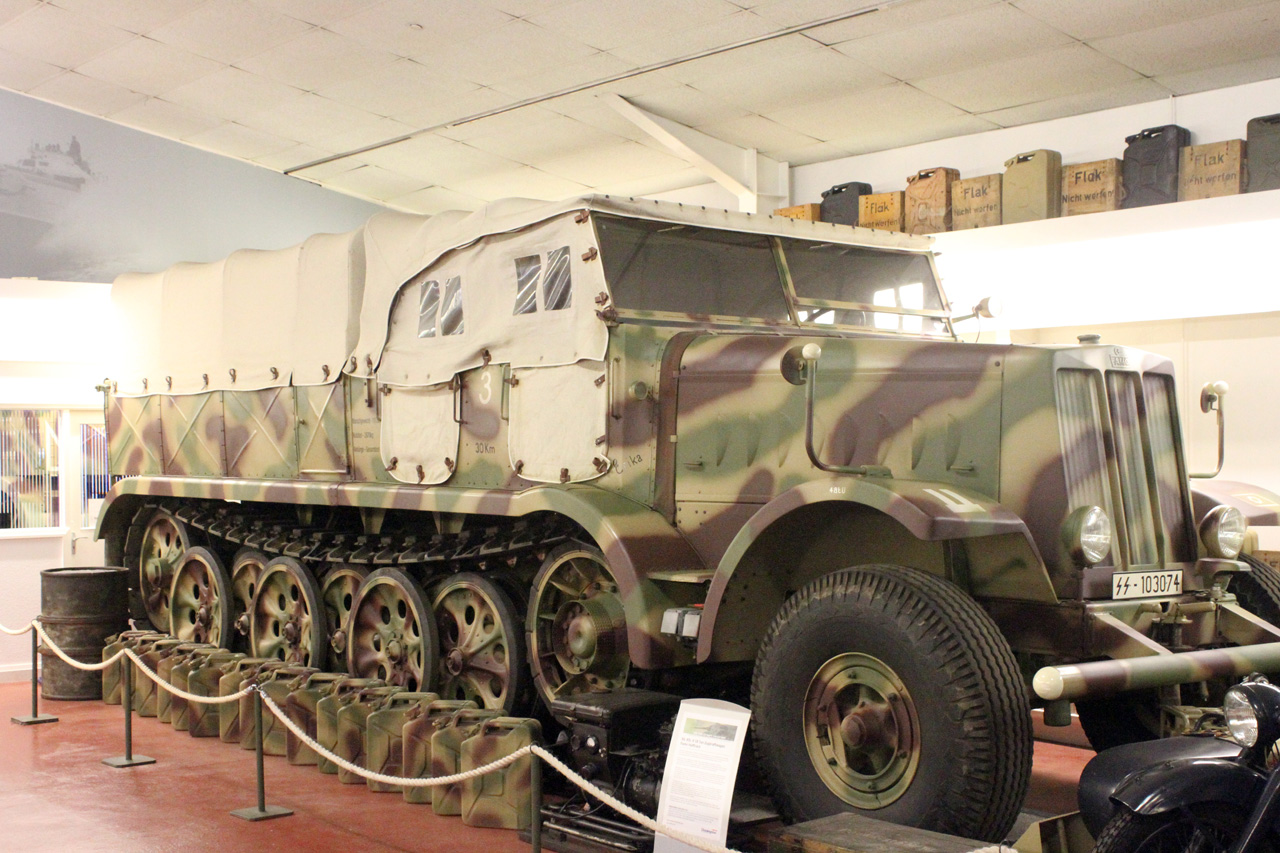 Sd.Kfz. 9 - Sonderkraftfahrzeug 9 - German Halftrack 