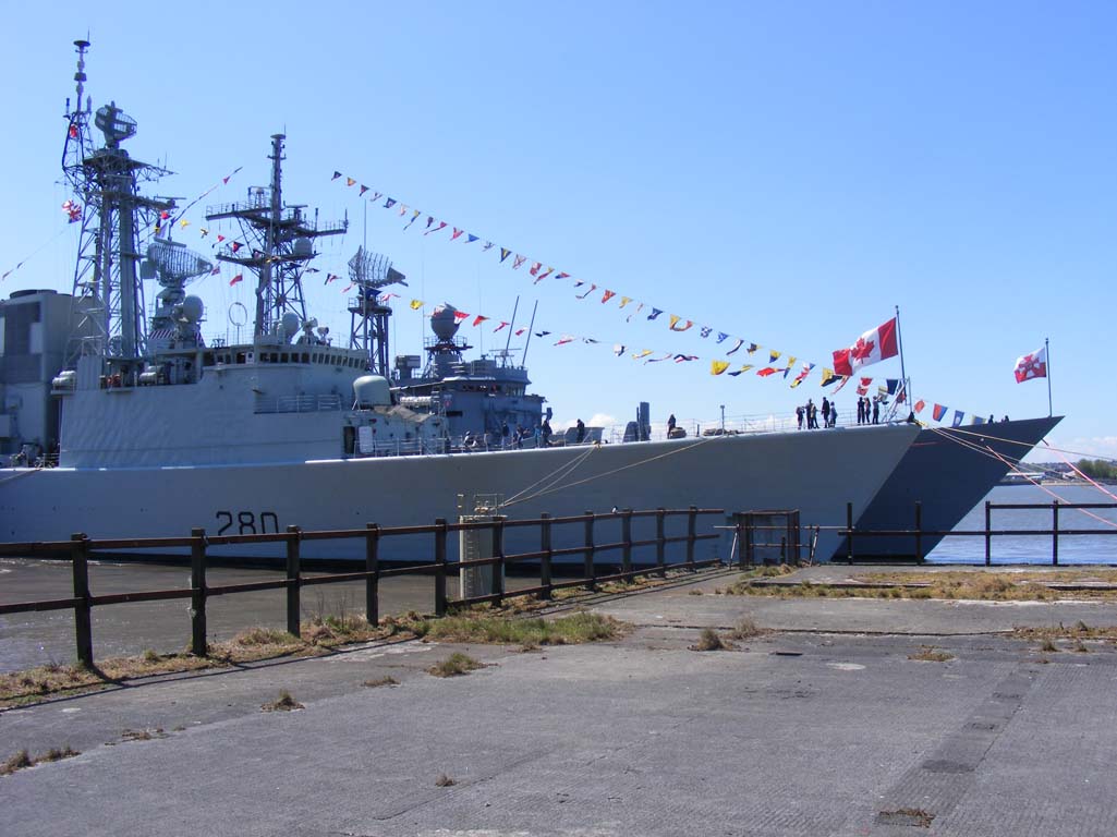 Iroquois-class destroyer Royal Canadian Navy - Maritime Walkarounds ...