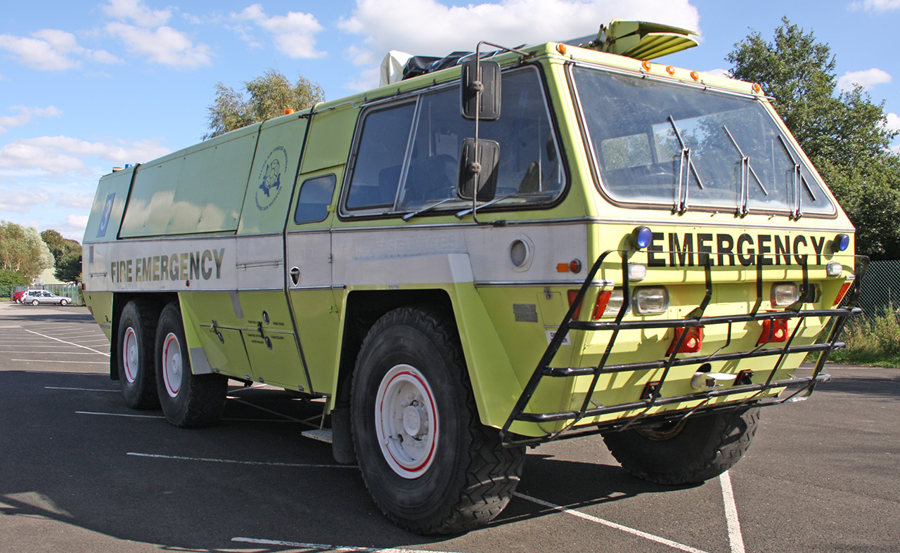 Chubb Pathfinder Airport Crash Fire Tender - Vehicle Walkarounds ...